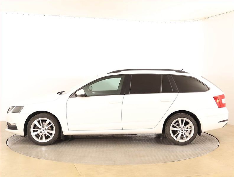 Škoda Octavia (2018) 1.6 TDI, Navi, Tempomat - fotka 3 z 18