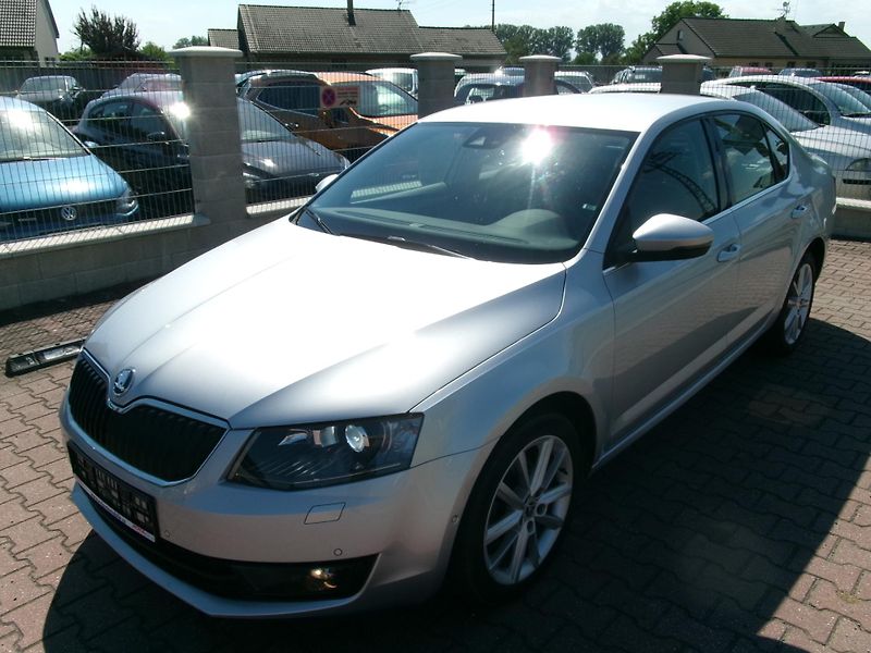 Škoda Octavia (2013) 1,4 TSI AC BT NAVI TEMP - fotka 1 z 38