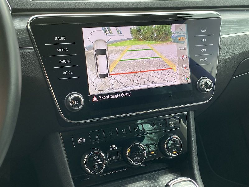 Škoda Superb (2022) Combi 2.0 TDI DSG Style - fotka 12 z 37