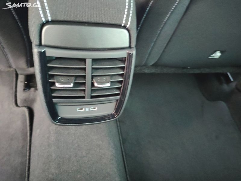 Škoda Scala Monte Carlo 1.5 TSI MAN - fotka 11 z 20