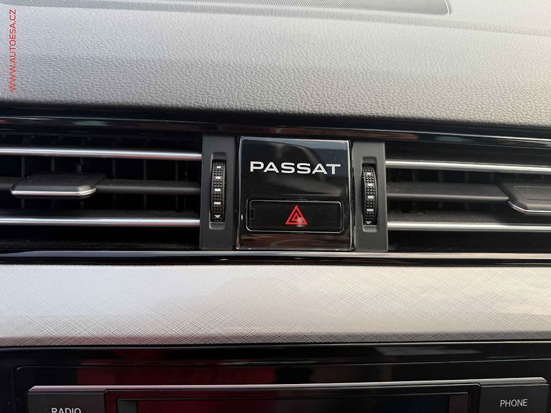 Volkswagen Passat (2019) 1.5 TSi, ČR, AC, tempo, park - fotka 13 z 18