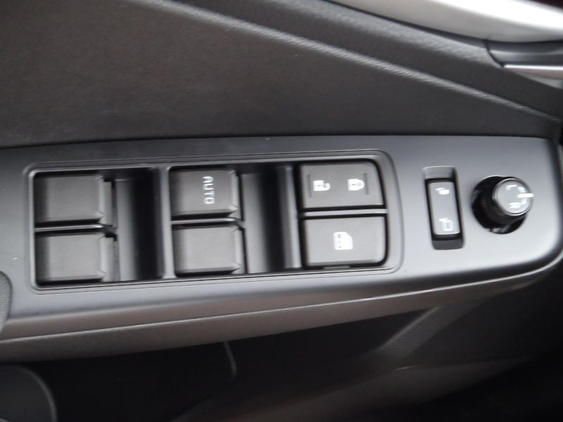 Isuzu D-Max Double Cab LS - fotka 23 z 25