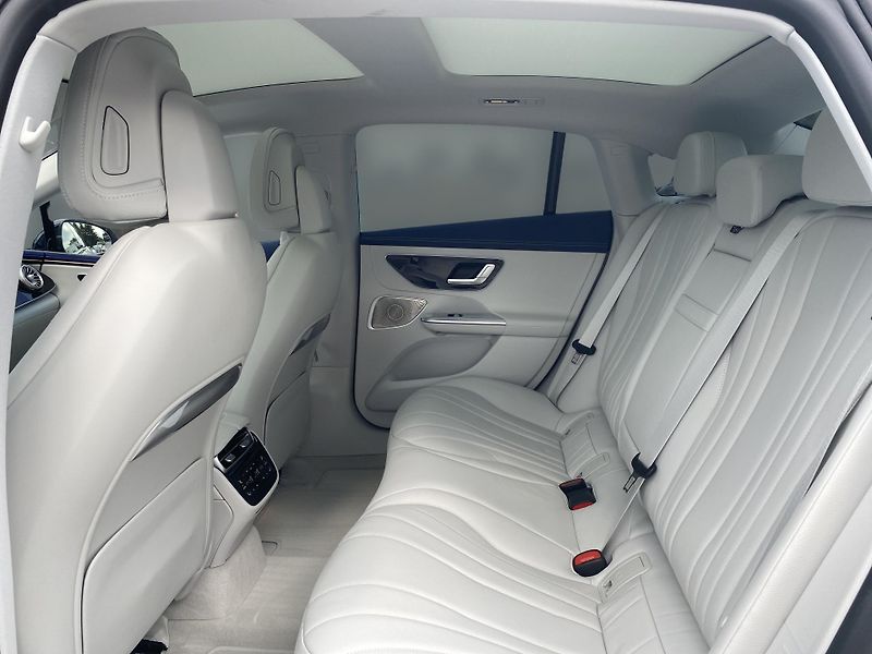 Mercedes-Benz EQE EQE 500 4MATIC ElectricArt - fotka 15 z 26