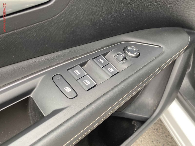 Peugeot 3008 (2021) 1.2 PT, GT, AT, LED - fotka 13 z 19