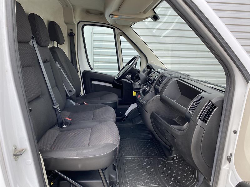 Peugeot Boxer 2,2 HDi 121kW L3H2 - fotka 6 z 23