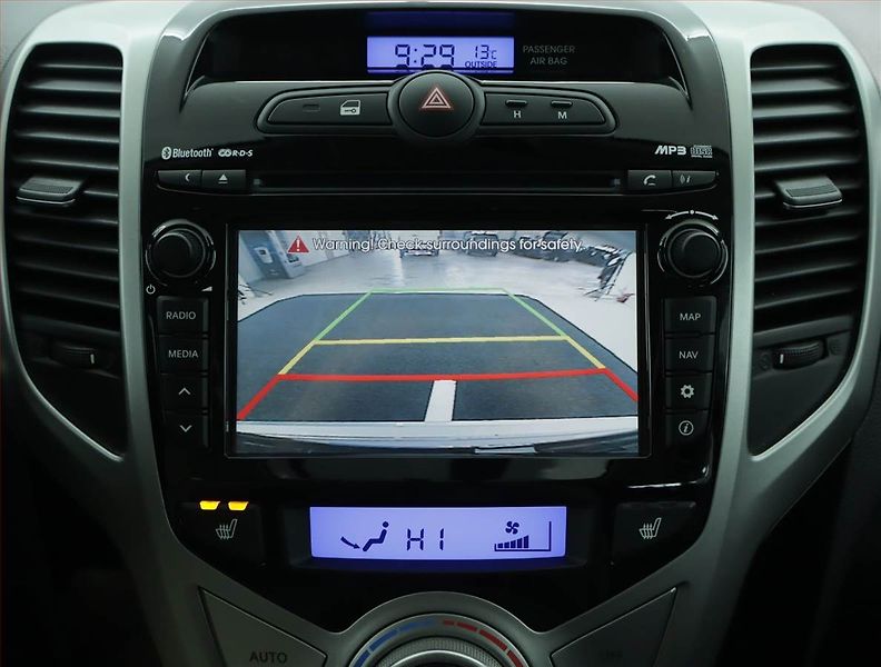 Hyundai ix20 (2015) 1.6 CVVT, Navi, Tempomat - fotka 13 z 16
