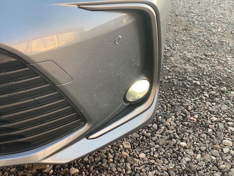 Toyota Corolla 1.8HSD, ČR, StyleTech, záruka - fotka 9 z 16