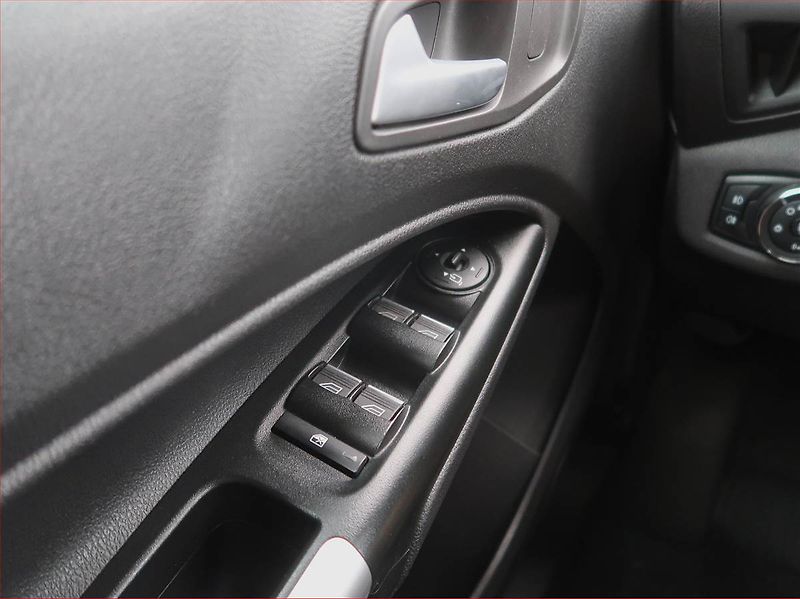 Ford Tourneo Connect (2017) Maxi Titanium 1.5 TDCi, 7Míst - fotka 16 z 25