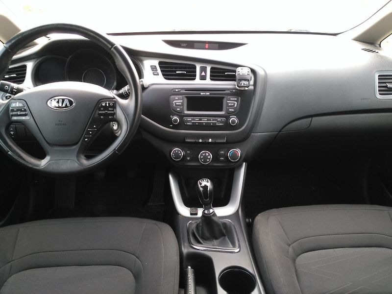 Kia Ceed 1,4i + LPG - fotka 7 z 26