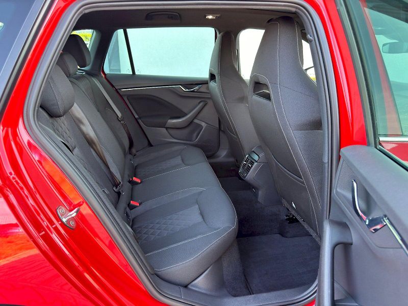 Škoda Kamiq (2021) 1.0 TSi - 81 kW, Style, A7F - fotka 14 z 32