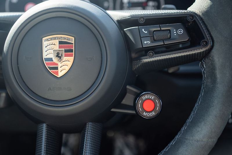 Porsche 911 Carrera GTS Coupe - fotka 24 z 28