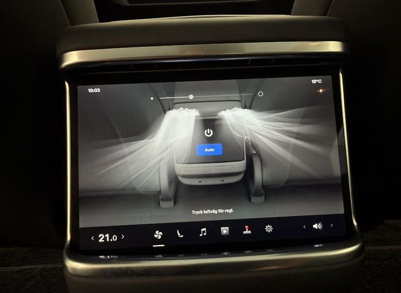 Tesla Model S LR AWD Vzduch Pano. Kam Yoke - fotka 11 z 35