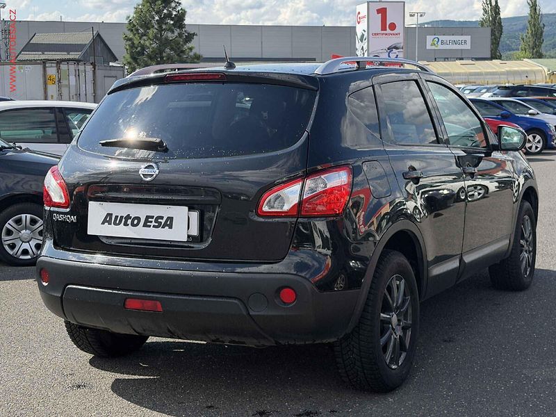 Nissan Qashqai (2012) 2.0 16V, AT, tempo, panor - fotka 4 z 16