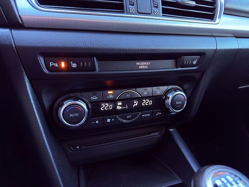 Mazda 3 2.0 Skyactiv 121 kW, ČR, 1.Maj - fotka 22 z 30