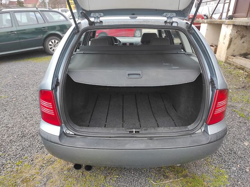Škoda Octavia 2.0 Ambiente Combi - fotka 14 z 17