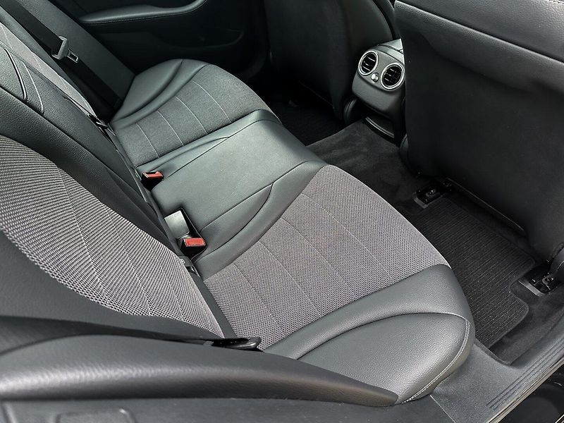 Mercedes-Benz Třídy C 200d AVNTGARDE - fotka 17 z 24