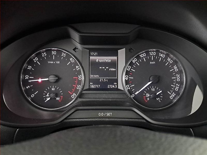 Škoda Octavia (2014) 1.6 TDI, Tempomat - fotka 11 z 19