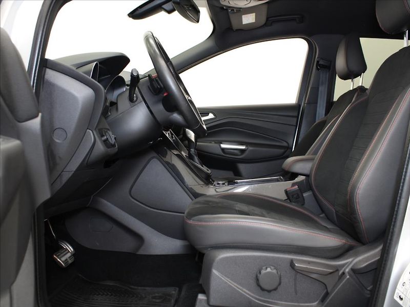 Ford Kuga 2,0 EBlue 132kW 4x4 AT ST-line - fotka 6 z 23