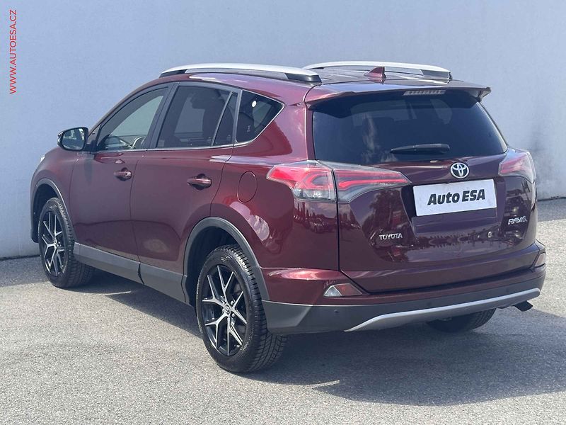 Toyota RAV4 (2016) 2.0 D-4D 4x4, ČR, AC, navi - fotka 4 z 15