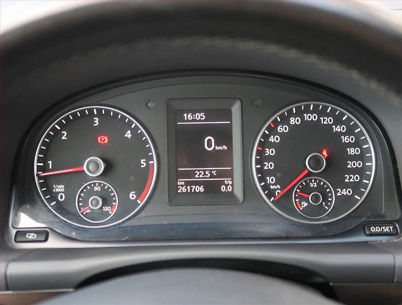 Volkswagen Touran (2011) Comfortline 2.0 TDI - fotka 11 z 19