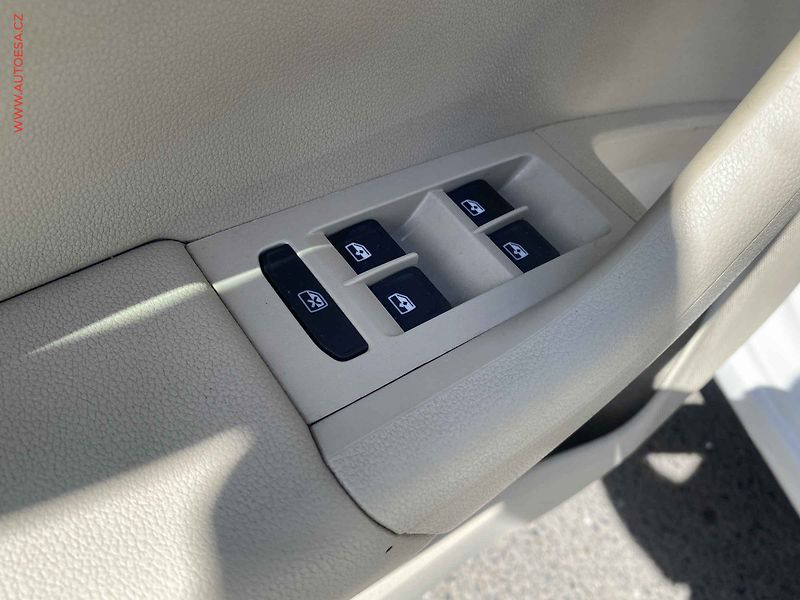 Škoda Octavia (2014) 1.4 TSi, Style, DSG - fotka 13 z 16