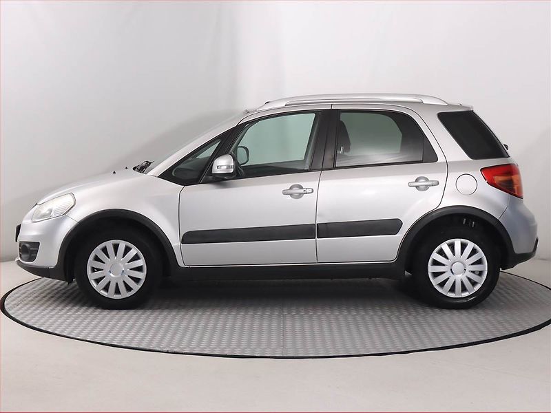 Suzuki SX4 (2013) 1.6 VVT, Serv.kniha - fotka 3 z 14