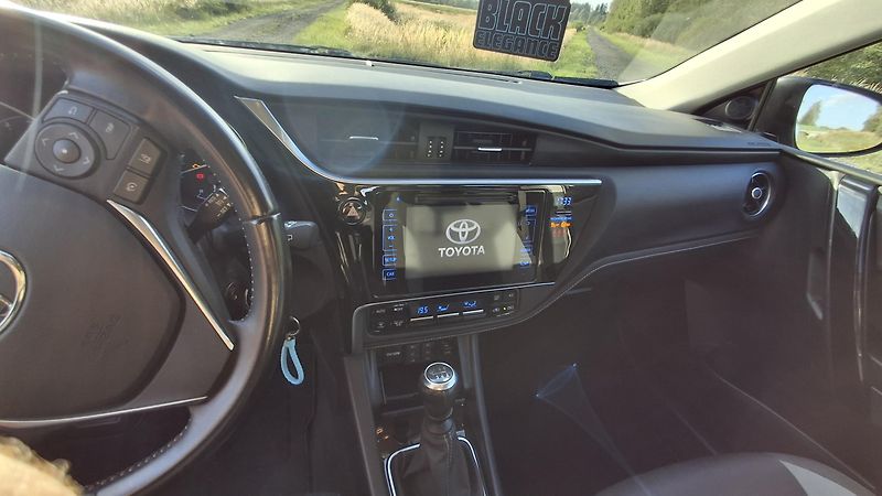 Toyota Auris (2016) Touring sports edition S 1,2 - fotka 12 z 12
