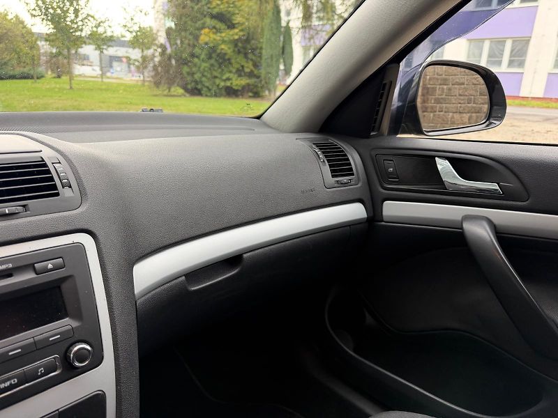 Škoda Octavia 1,6 TDi 77 kW / servis  - fotka 22 z 34