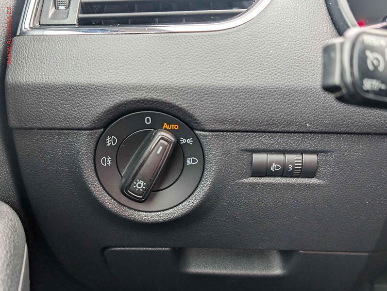 Škoda Octavia (2015) 1.4 TSi, Elegance, DSG, +kola - fotka 12 z 22