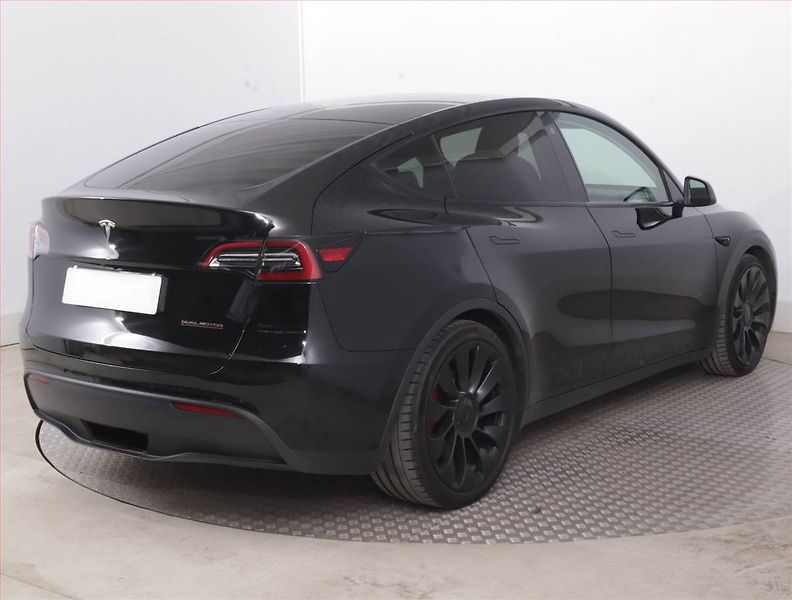 Tesla Model Y (2022) Performance 79kWh, SoH 82% - fotka 5 z 21