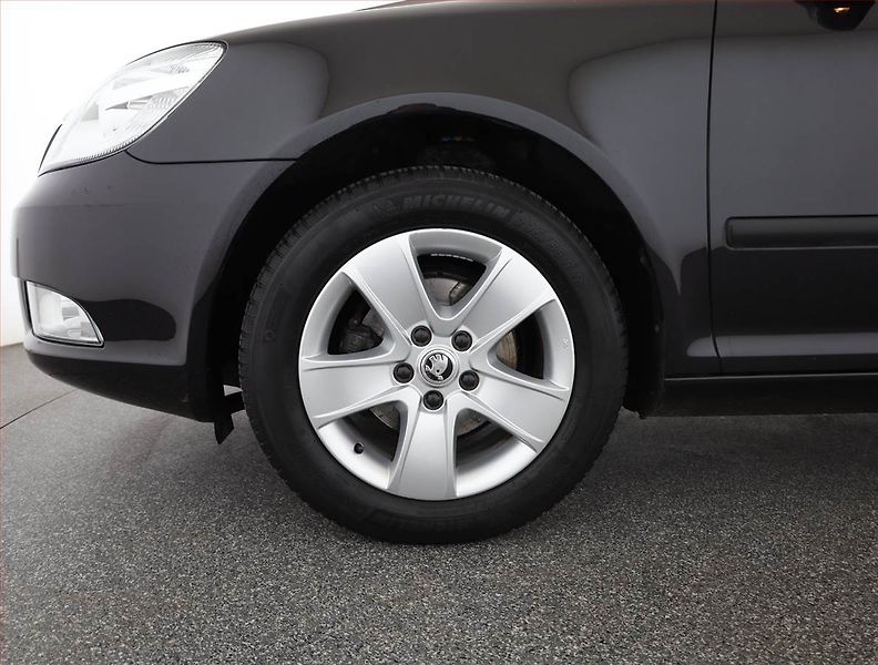 Škoda Octavia (2012) 1.2 TSI, Serv.kniha, Tempomat - fotka 17 z 17