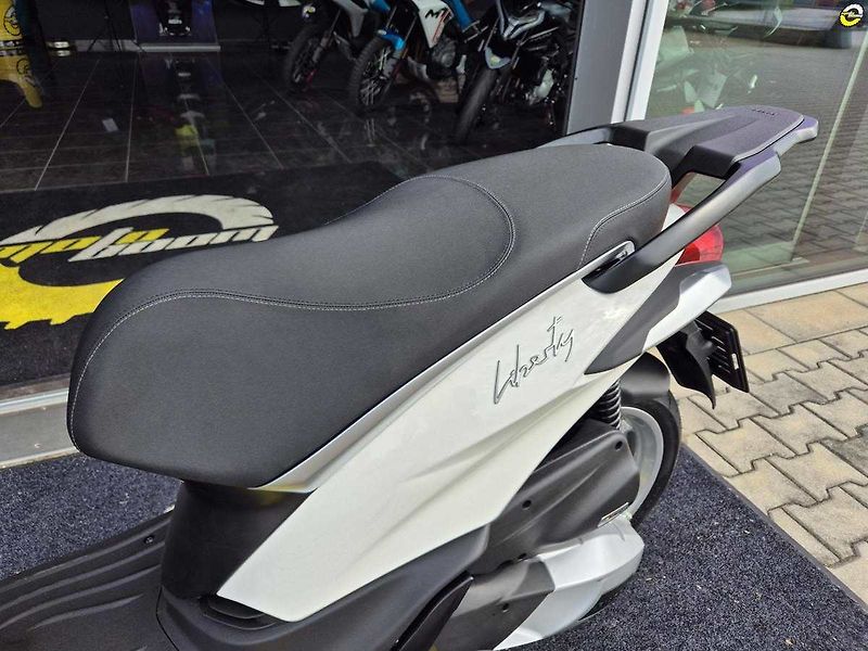 Piaggio Liberty 125 iGET (2026) Liberty 125 E5+ - fotka 12 z 39
