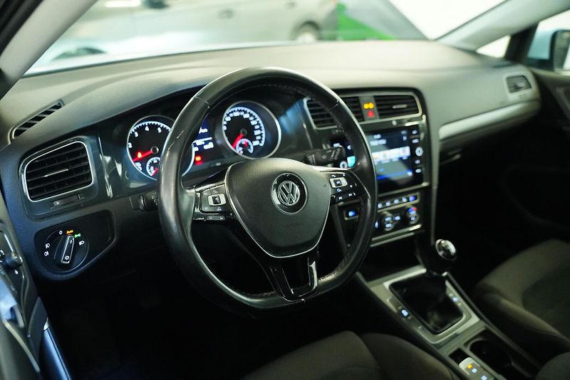 Volkswagen Golf - fotka 15 z 29