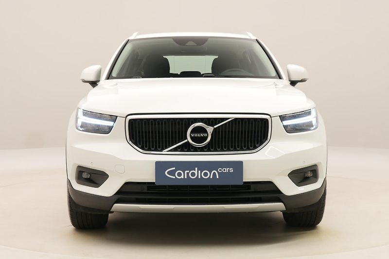 Volvo XC40 T3 MOMENTUM AUT REZERVACE - fotka 15 z 43