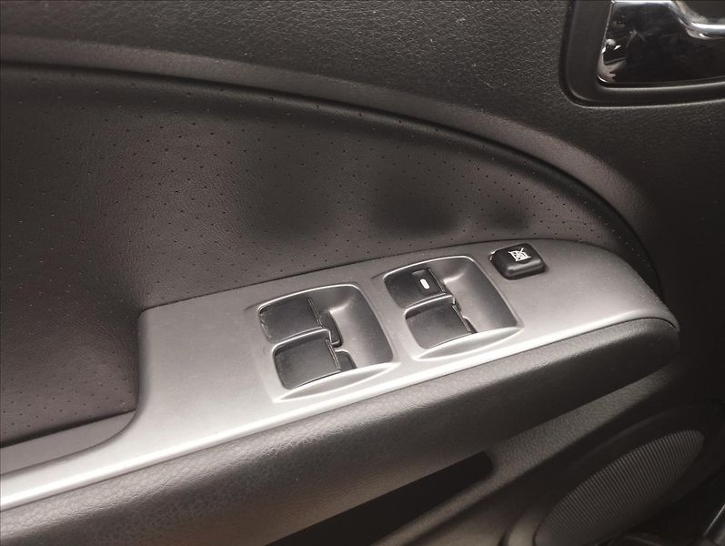 Mitsubishi Outlander 2,4 i 118KW, 4X4, AUTOMAT - fotka 15 z 20