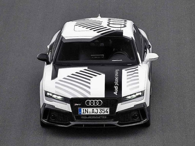 Audi pustilo na závodní okruh model RS 7 bez řidiče.