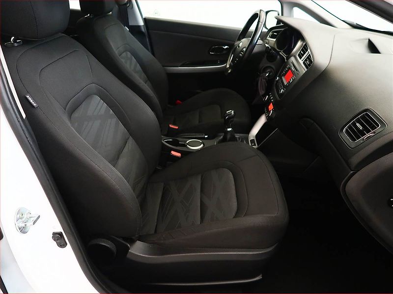 Kia Ceed (2014) Silver 1.6 CRDi, Serv.kniha - fotka 9 z 14