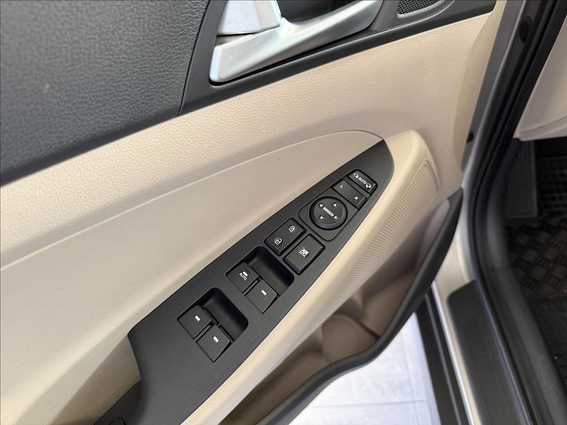 Hyundai Tucson 1,7   64tkm, ČR, SERVISNÍ KNÍŽ - fotka 10 z 25