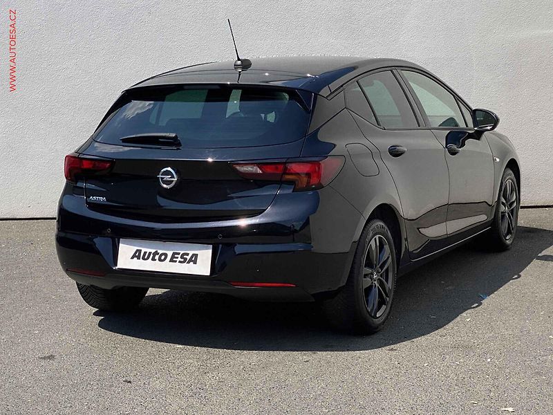 Opel Astra (2020) 1.2 T, LED, navi, kamera - fotka 4 z 17