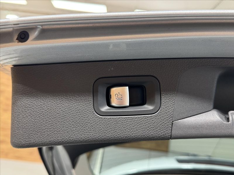 Mercedes-Benz Třídy E 400d AIRMATIC 4MATIC LED - fotka 24 z 27