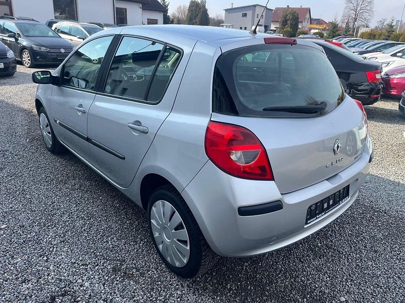 Renault Clio (2006) 1.2 i Digi klima - fotka 4 z 19
