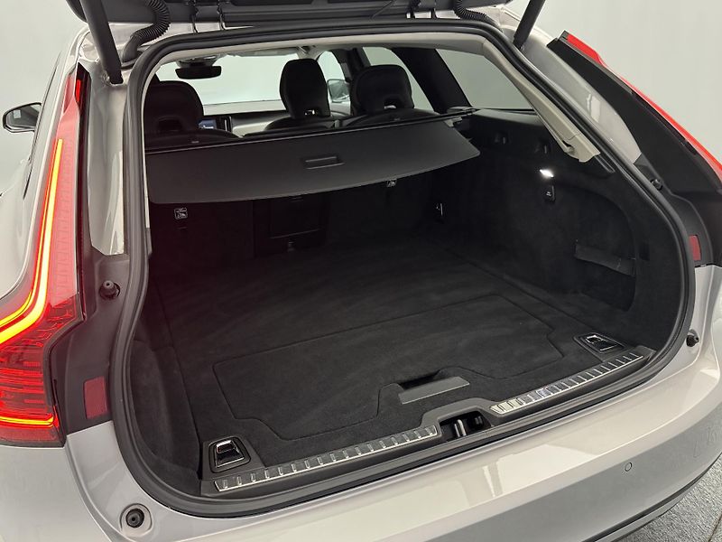 Volvo V90 B5 AWD PLUS DARK REZERVACE - fotka 5 z 36