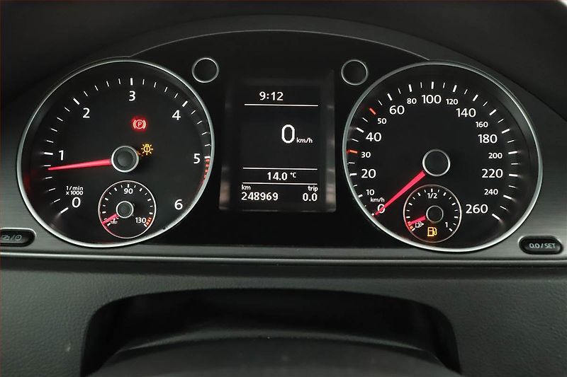Volkswagen Passat (2012) 1.6 TDI, Xenony, Park. senzory - fotka 12 z 18