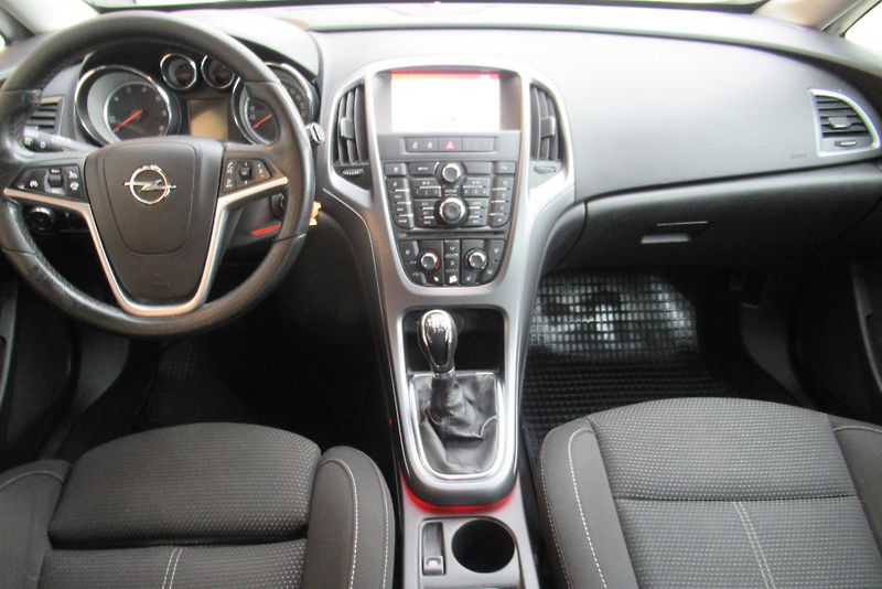 Opel Astra ST 1.6 CDTi KLIMA NAVI TAŽNÉ - fotka 9 z 23