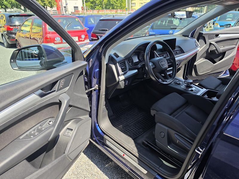 Audi Q5 2.0 TFSI S-Line Hybrid  - fotka 14 z 21