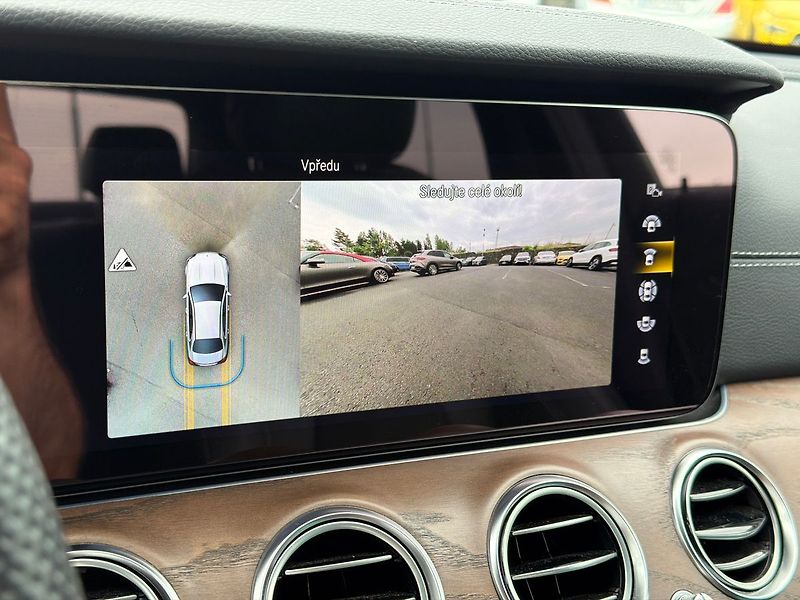Mercedes-Benz Třídy E E 300de 4MATIC - fotka 31 z 39