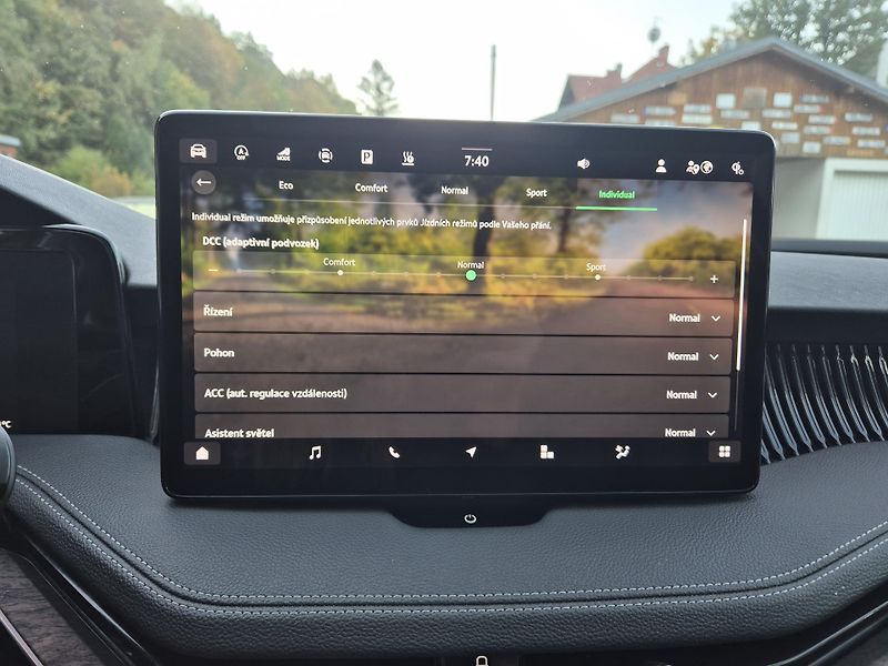 Škoda Superb ZAMLUVENO ! 110kw DSG L&K 18A - fotka 27 z 52