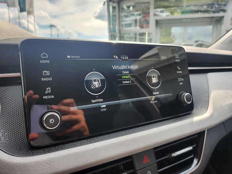 Škoda Scala Top Selection 1.0 TSI 85kW DSG - fotka 17 z 27
