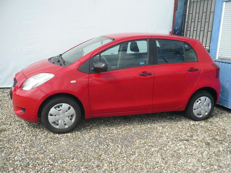 Toyota Yaris 1.0i 51Kw - fotka 3 z 24
