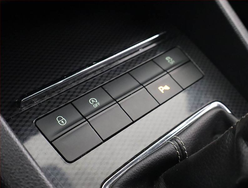 Škoda Octavia (2015) RS 2.0 TDI, Serv.kniha, Navi - fotka 19 z 21